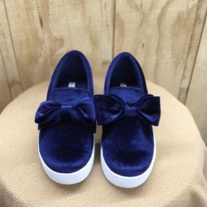 Isaac Mizrahi Velvet Bow Slip-on Sneakers in navy.
